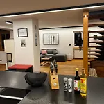 Lakeside Penthouse 16 젤암제