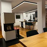Lakeside Penthouse 16 아파트