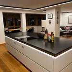 Lakeside Penthouse 16 *