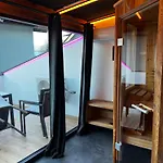 Lakeside Penthouse 16 *