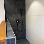 Lakeside Penthouse 16 דירה